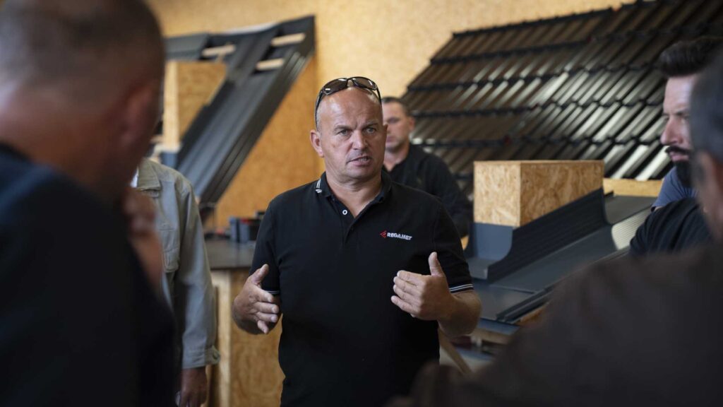 Praktyczne szkolenie dla dekarzy w Centrum Szkoleniowym Regamet w Mielcu